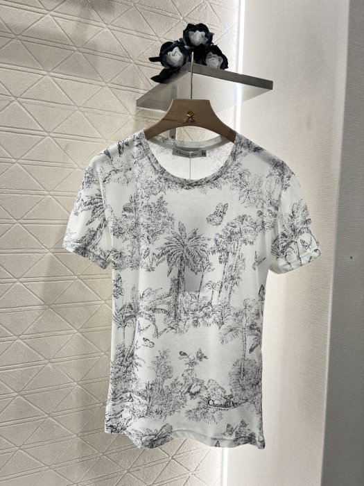 Футболка жіноча