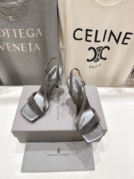 Босоножки фото 2