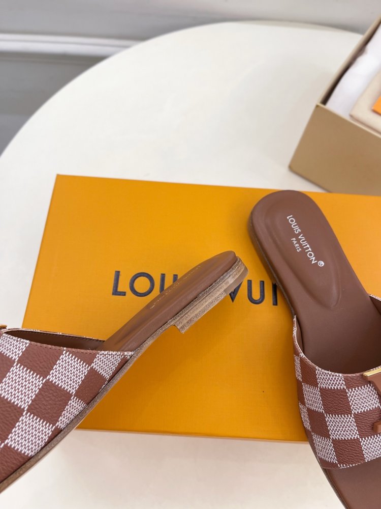 Шлепанцы женские фото 7