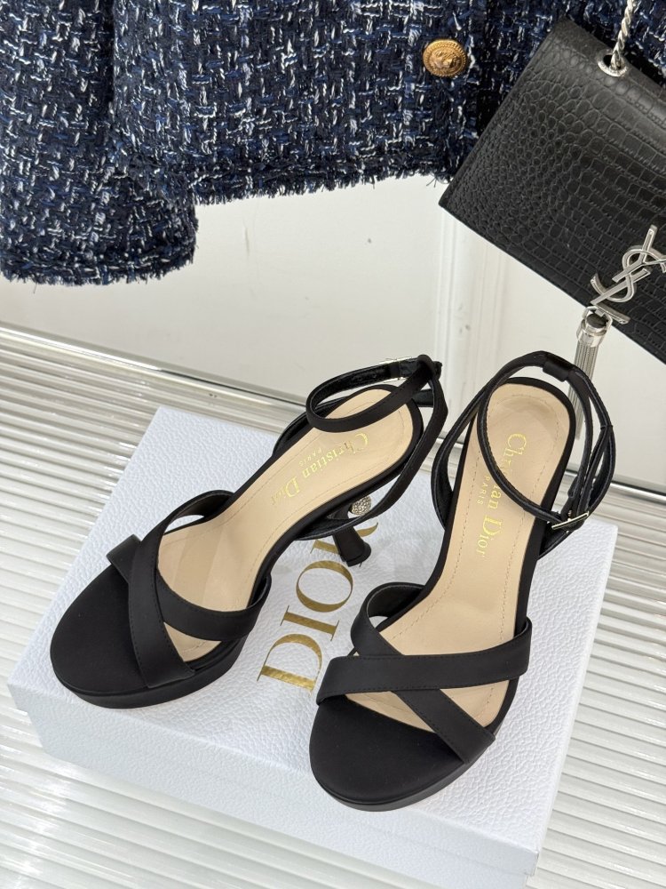 Босоножки фото 2