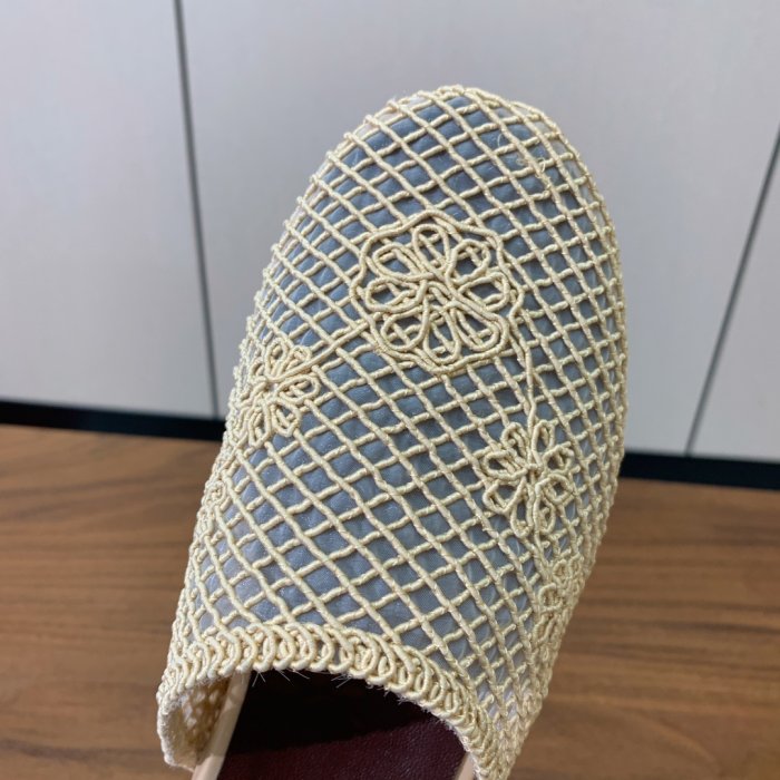 Шлепанцы женские фото 6