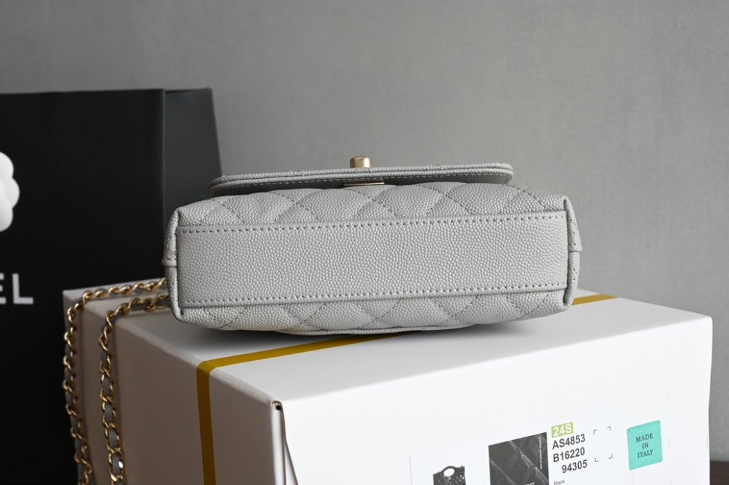 Сумка Chanel Coco Handle mini из зернистой кожи фото 3