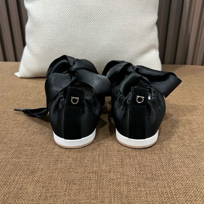 Кросівки жіночі фото 6