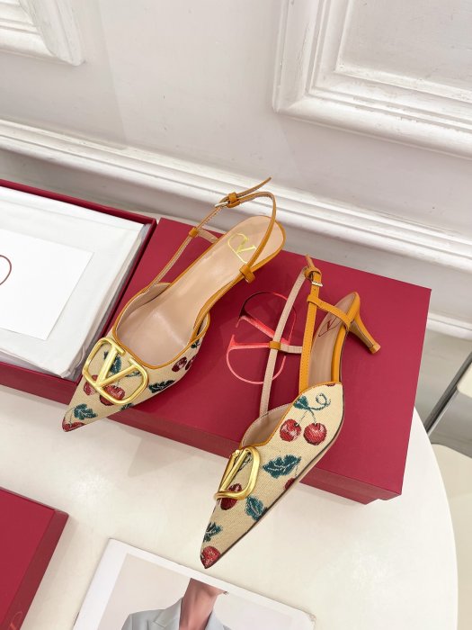 Босоножки фото 3