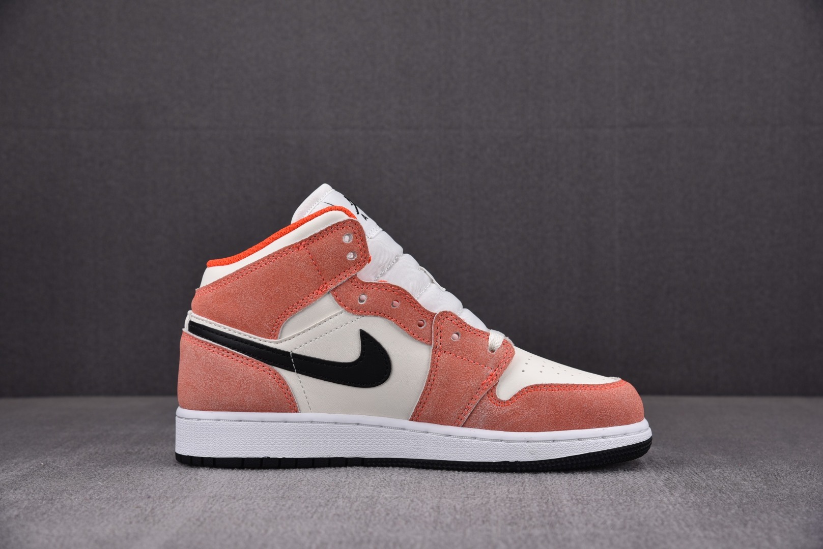 Sneakers Air Jordan 1 Mid Orange Suede DV1336-800 фото 2