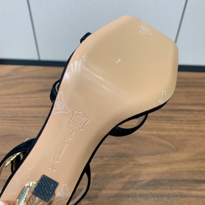 Босоножки фото 9