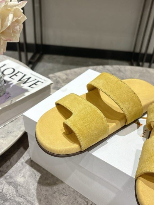 Шлепанцы женские фото 8