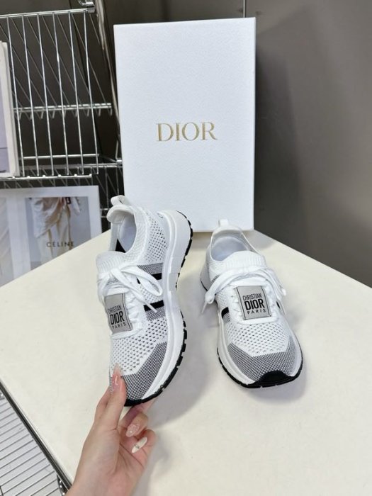 Кроссовки женские фото 2