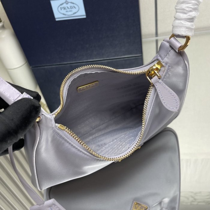 A bag women's Prada Nylon Hobo 22 cm фото 8