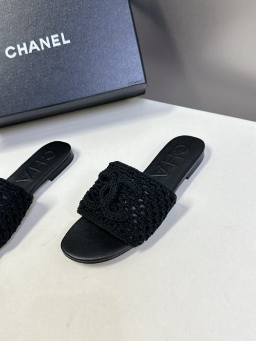 Шлепанцы женские фото 5