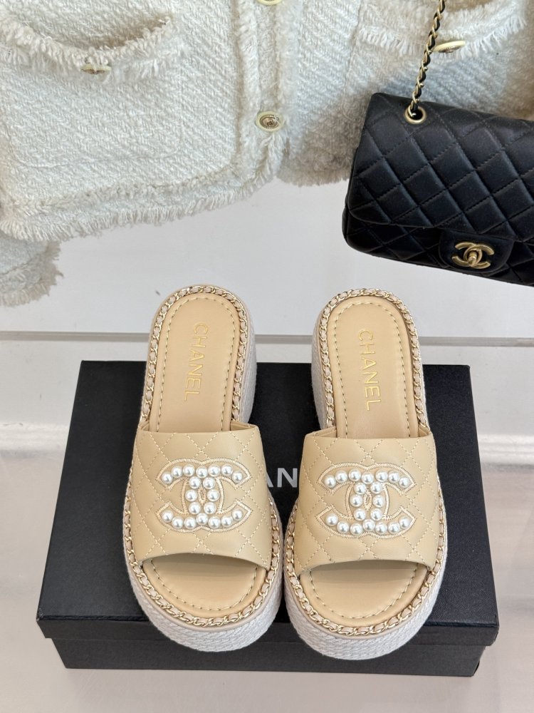 Шлепанцы женские фото 4