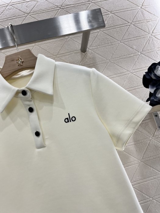 T-shirt women's фото 4