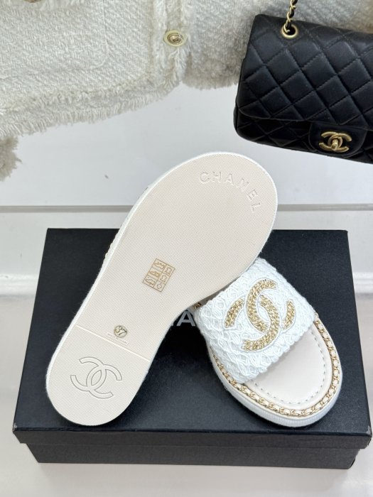 Шлепанцы женские фото 9