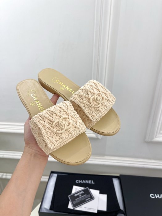 Шлепанцы женские фото 6