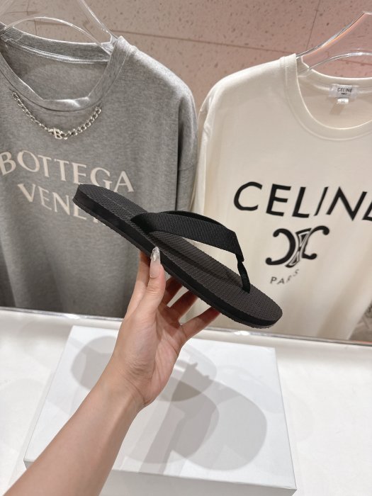 Шлепанцы женские фото 5