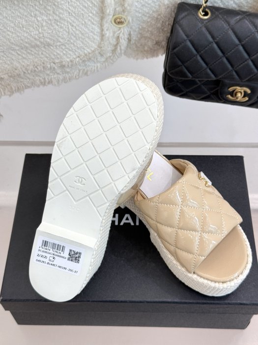 Шлепанцы женские фото 9