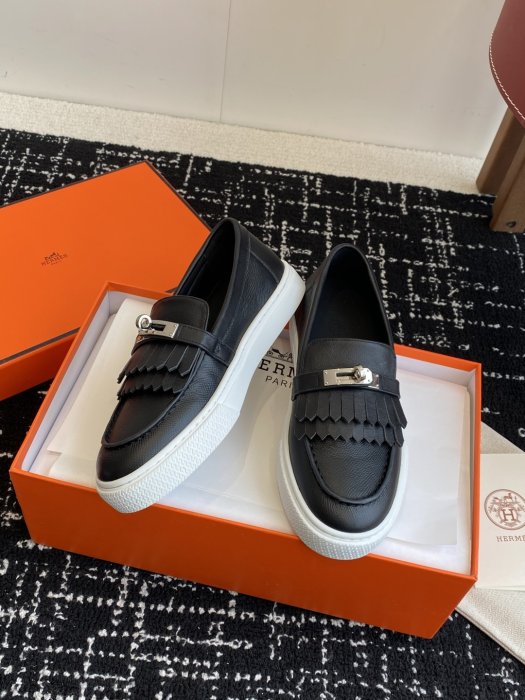 Лоферы кожаные женские фото 5