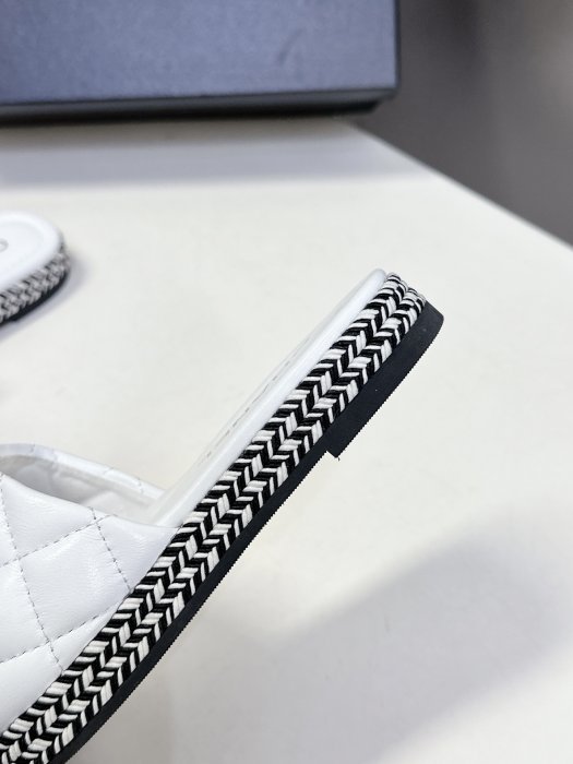 Шлепанцы фото 8