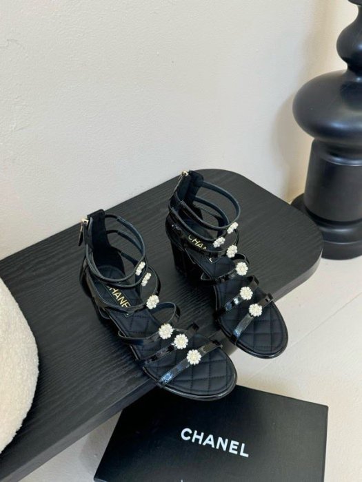 Sandals фото 2