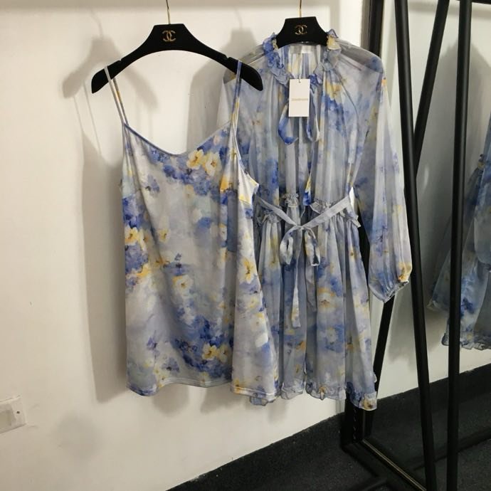 Платье с цветочным принтом