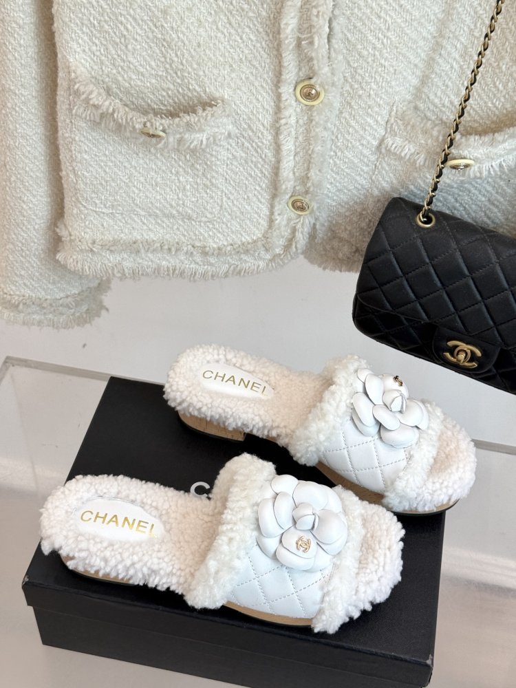 Шлепанцы женские фото 3