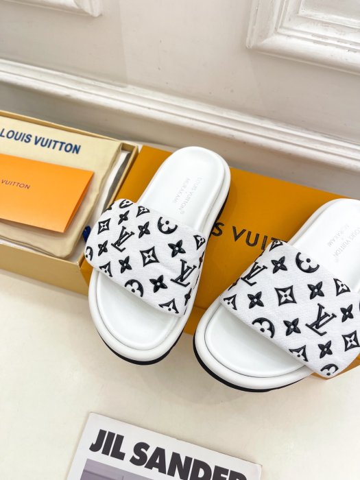 Шлепанцы женские фото 8