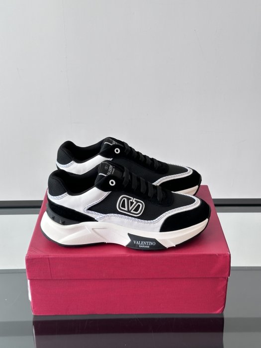 Кросівки чоловічі