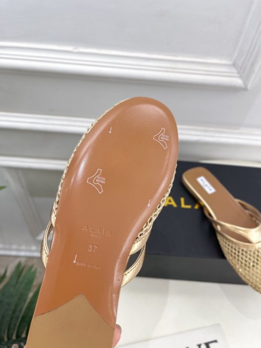 Шлепанцы женские фото 9