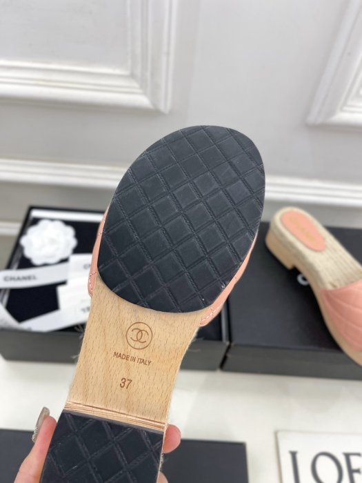 Шлепанцы женские фото 9