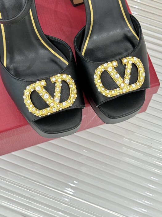 Босоножки фото 7