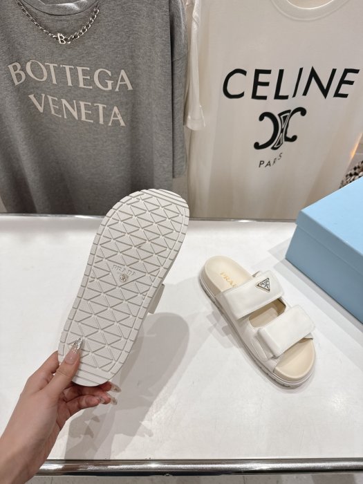 Шлепанцы женские фото 9