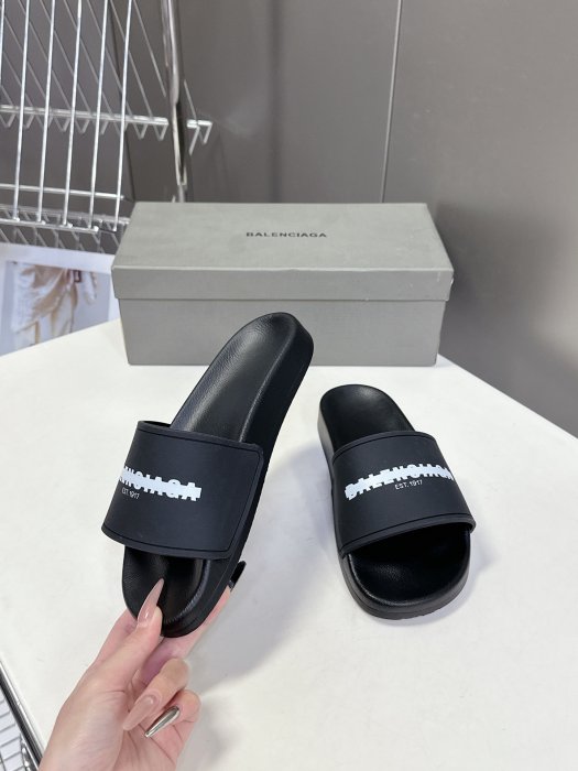 Шлепанцы фото 4