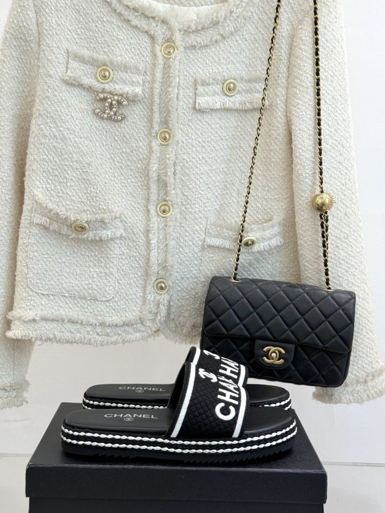 Шльопанці жіночі