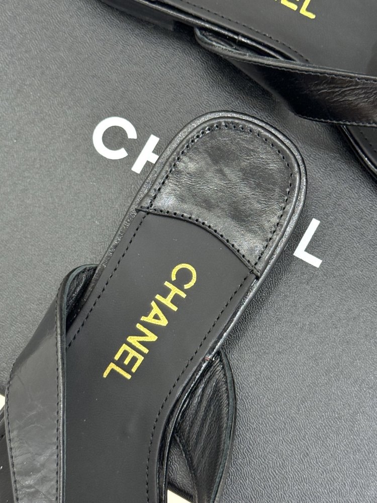 Шлепанцы женские фото 8