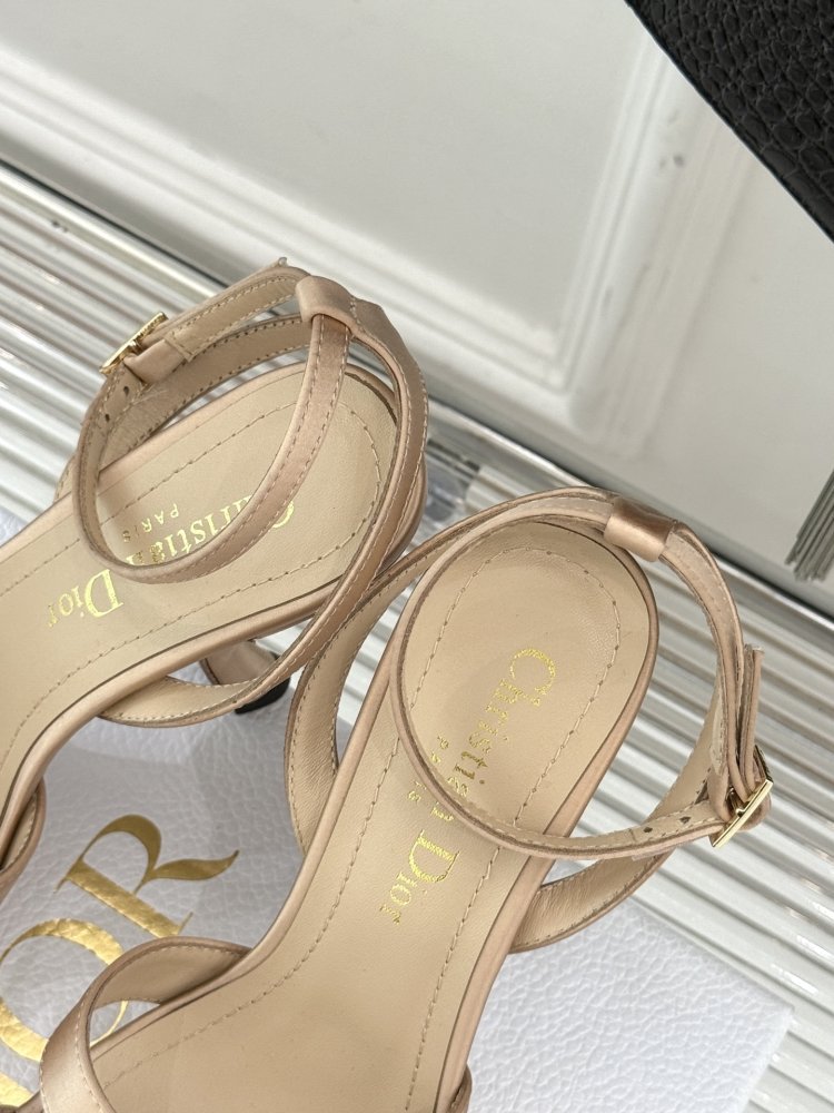 Босоножки фото 8