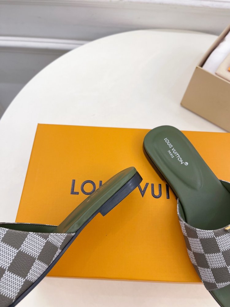 Шлепанцы женские фото 6