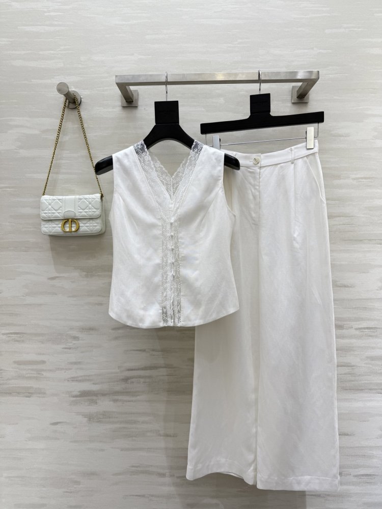 Костюм женский