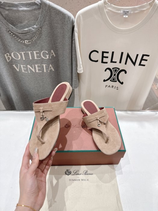 Шлепанцы фото 4