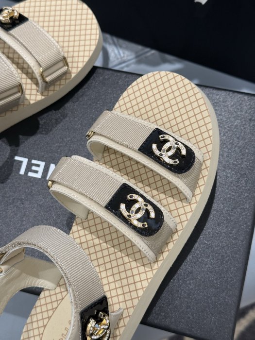 Сандалі жіночі фото 5