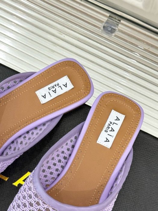 Шлепанцы женские фото 6