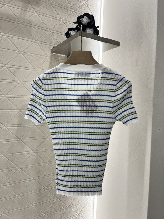 T-shirt women's фото 2