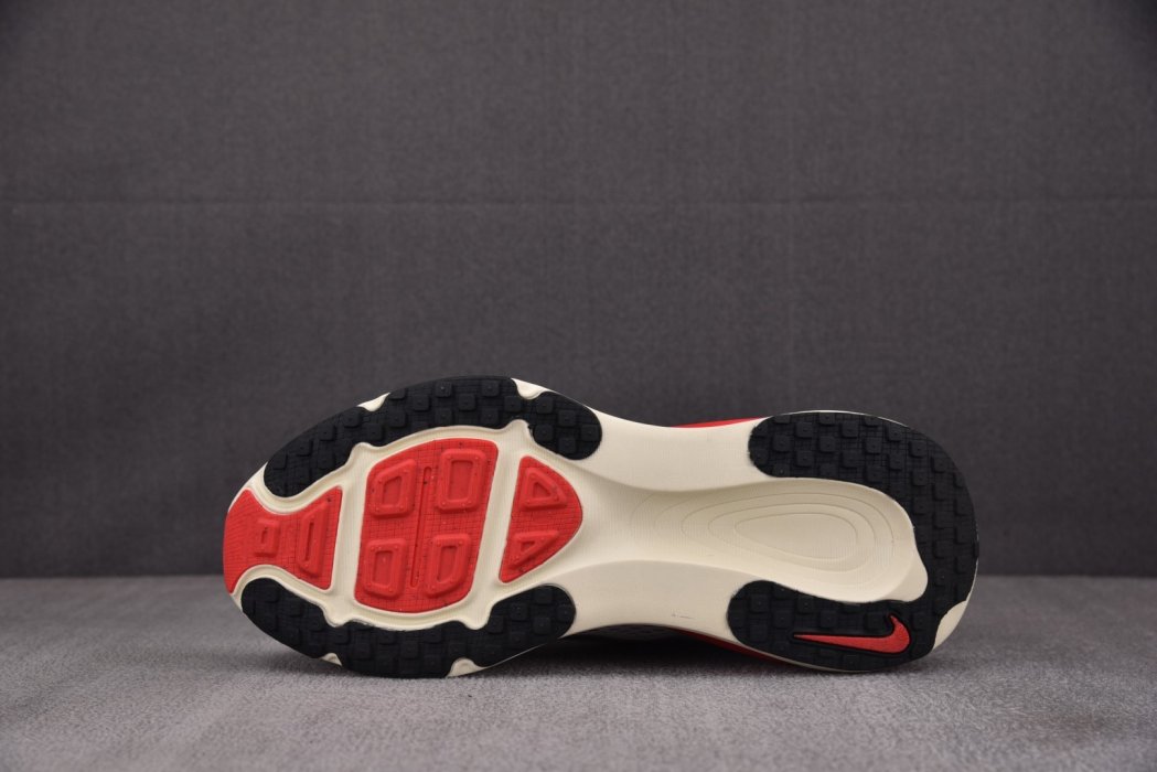 Кроссовки Vomero 18 Platinum Tint Siren Red Light Smoke Grey Metallic фото 4