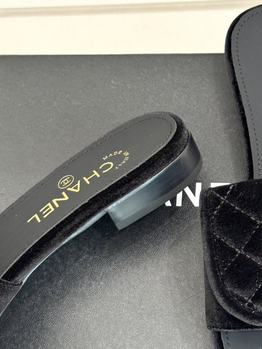 Шлепанцы фото 6