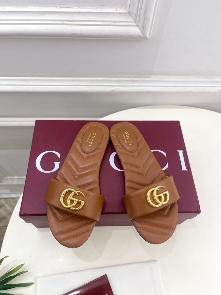 Шльопанці жіночі