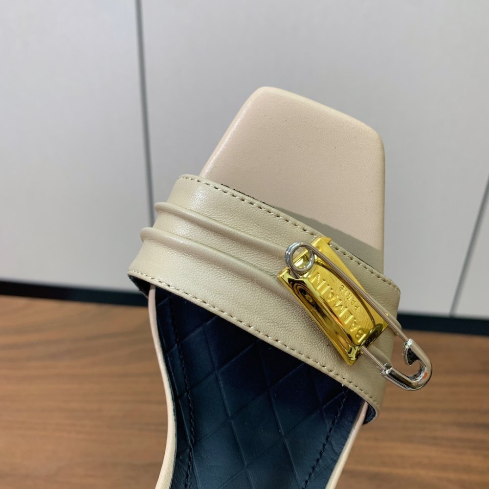 Босоножки фото 6