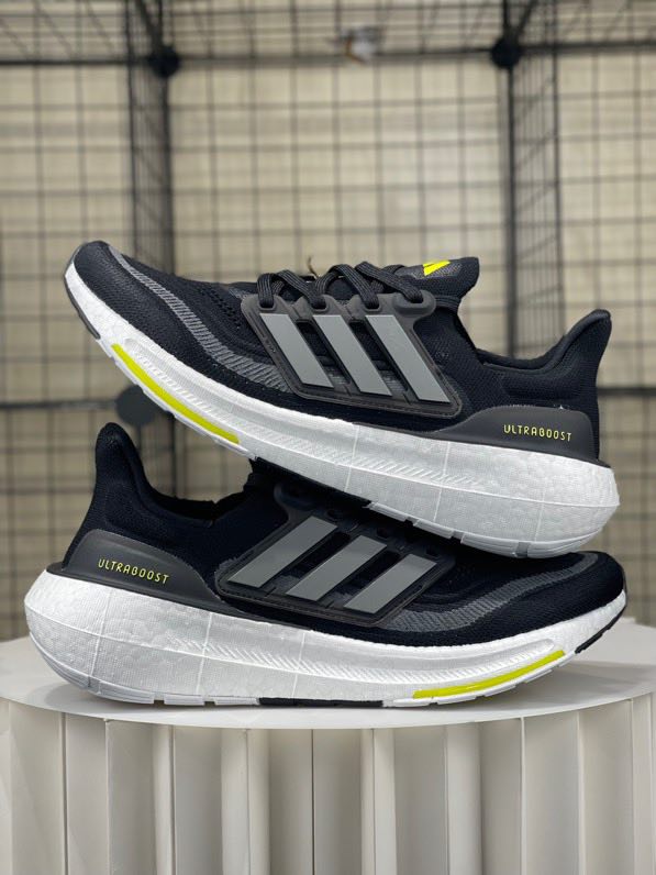 Кросівки Ultra Boost Light Core Black HQ6339