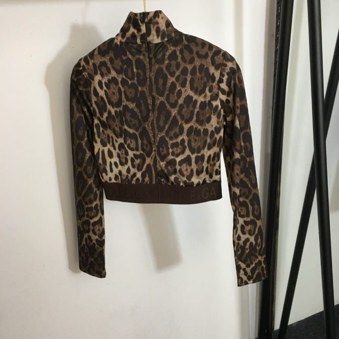 Костюм женский в леопардовом стиле (куртка и юбка) фото 4