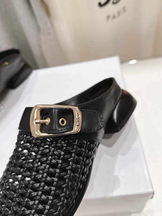 Шльопанці жіночі фото 7