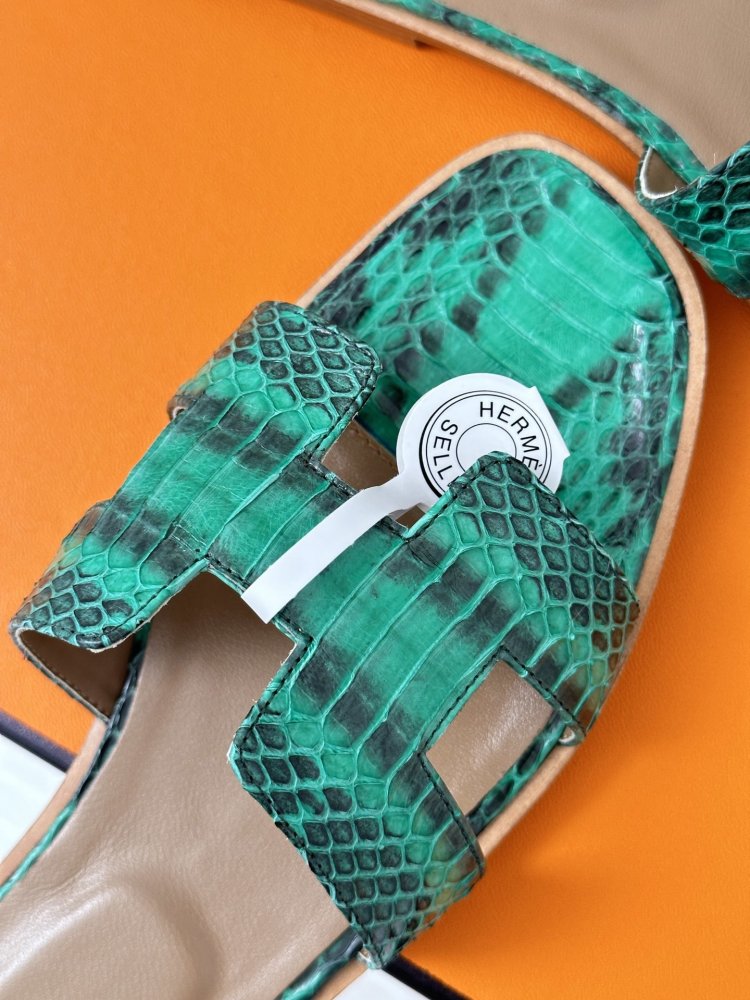 Шлепанцы женские фото 7