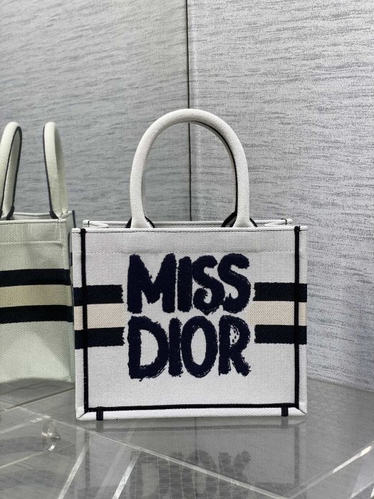 A bag women's Tote Miss Dior 26 cm фото 4